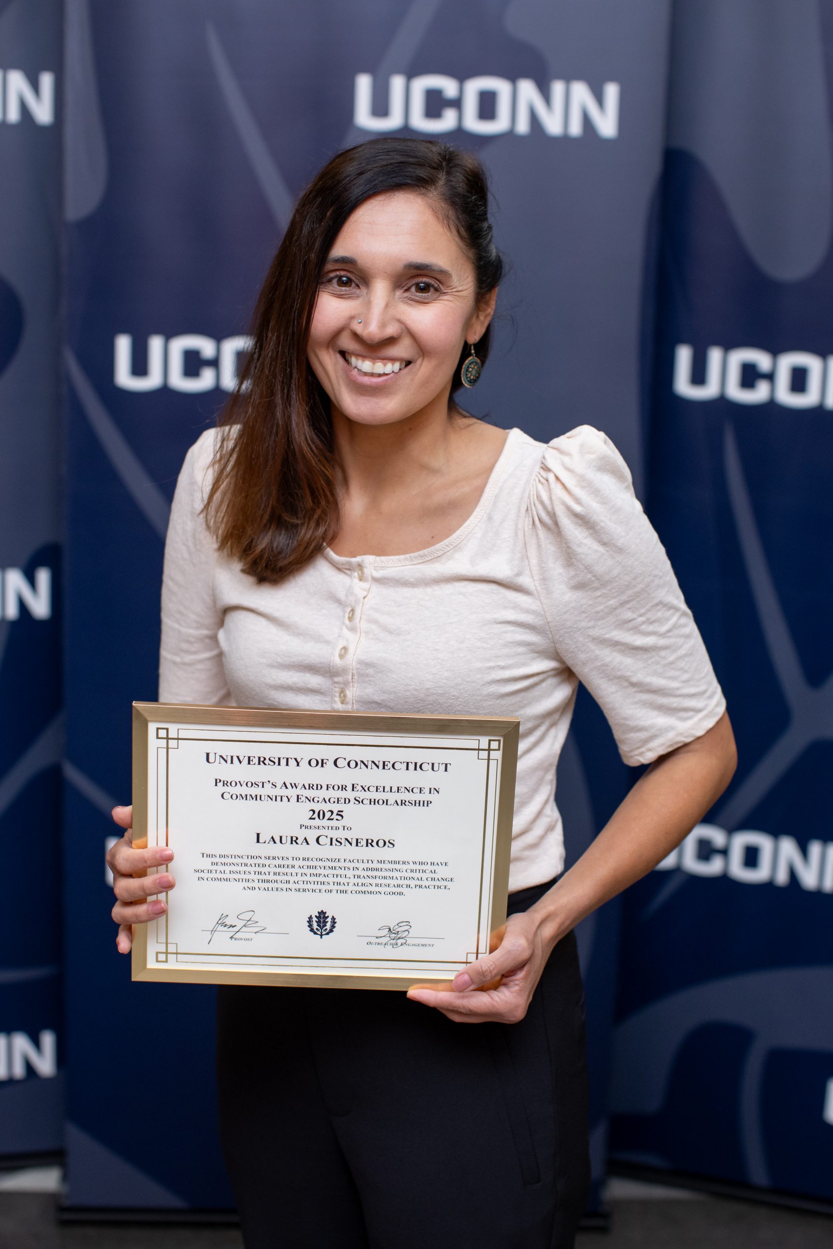 Photo of Professor Laura Cisneros